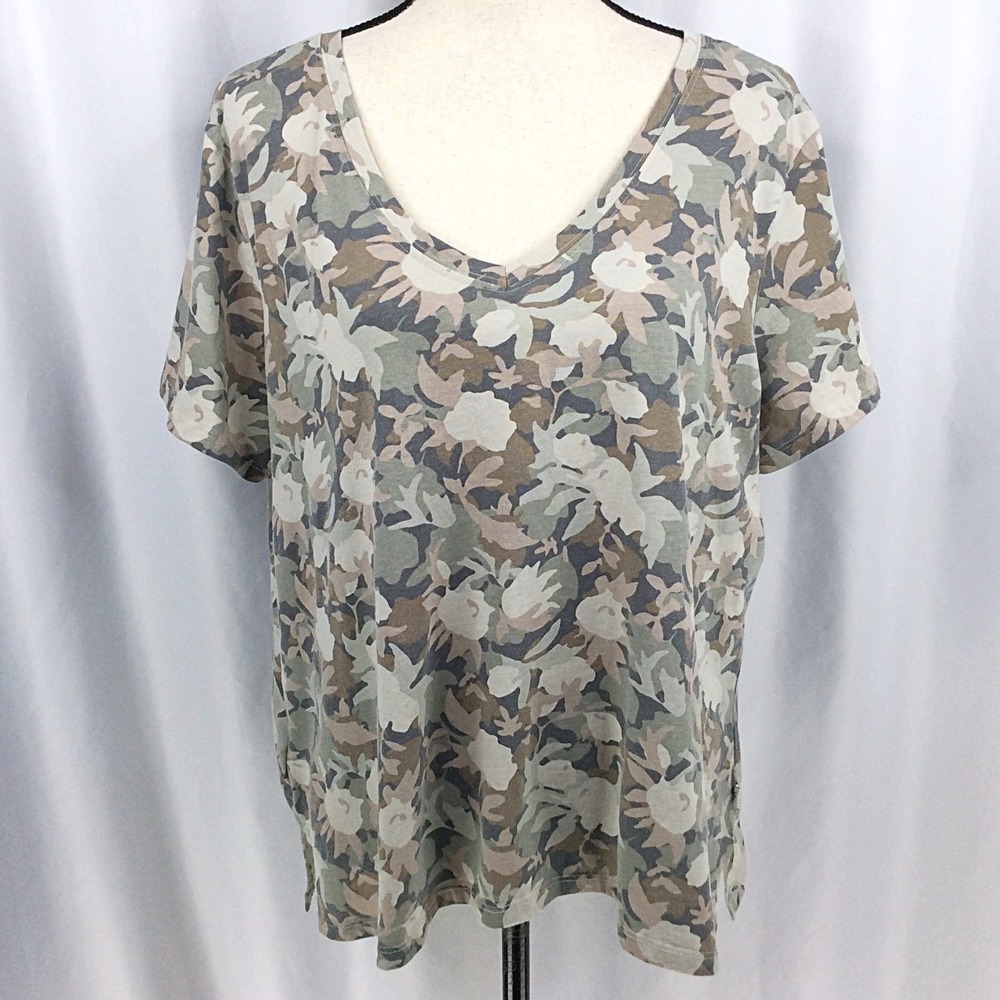 Eddie Bauer Camo Floral T-Shirt Women's Size 2XL Short Sleeve V-Neck